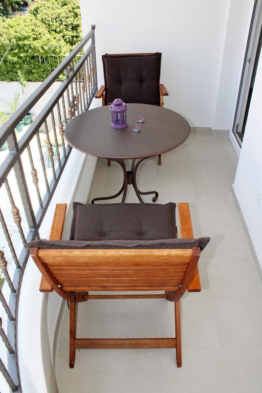 Apartments Adriona With Parking Makarska Bagian luar foto