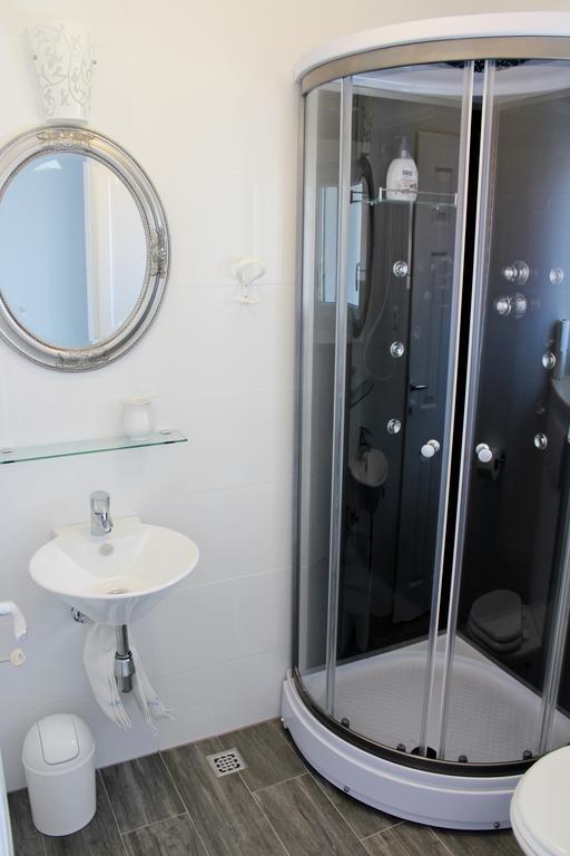 Apartments Adriona With Parking Makarska Bagian luar foto